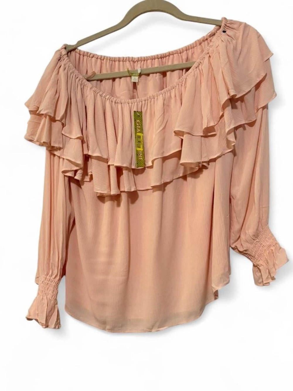 Cute peachy pink ruffle top can be worn‎ on or off the shoulders NWT med
